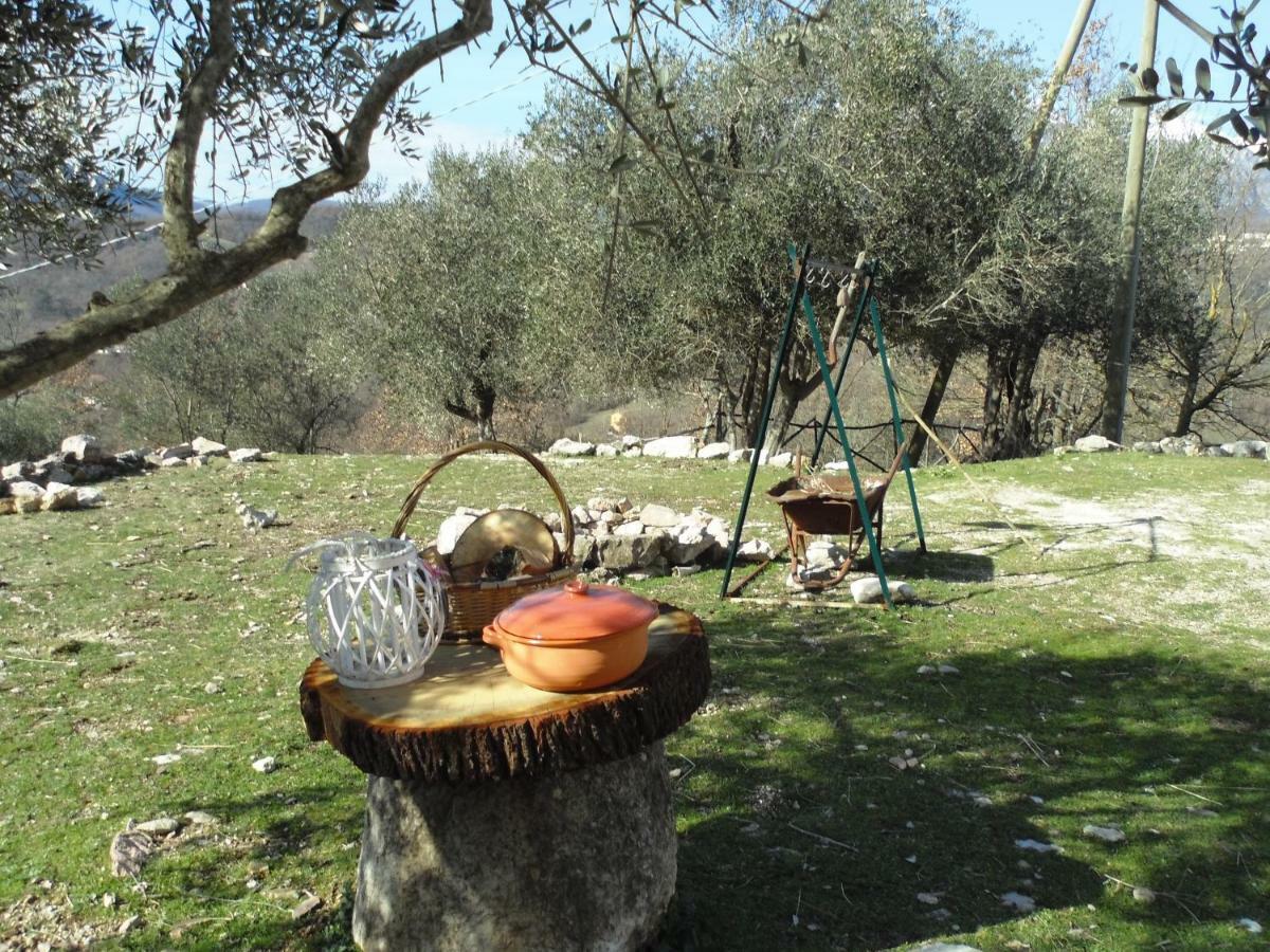 La Masseria Di Antonio E Teresina Colli a Volturno Eksteriør billede
